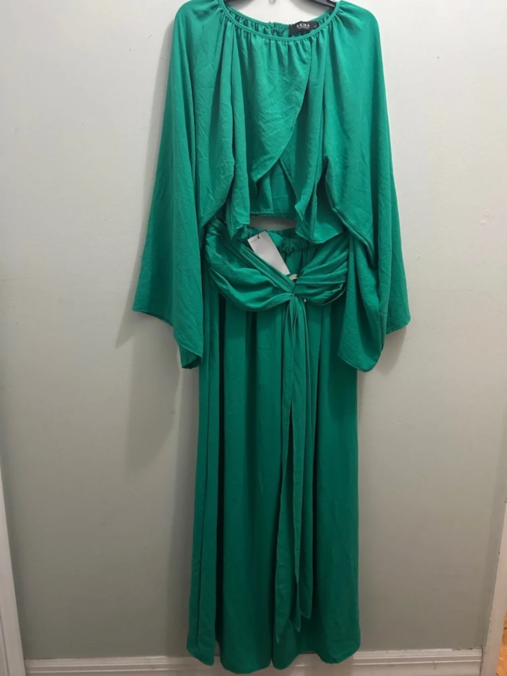 AKIRA 2 PCS Emerald Green High-Waist Wide-Leg Tie Front Pants with matching Top - Picture 2 of 6